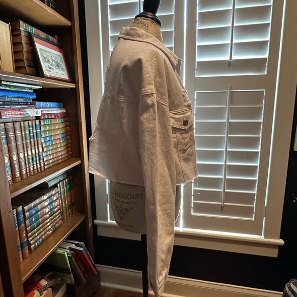 Refuge White Distressed Jean Jacket - Picture 5 of 11